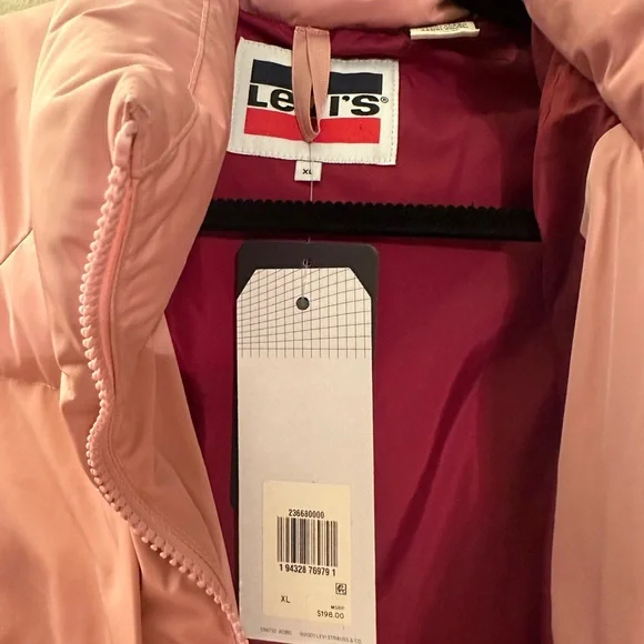 NWT Levi’s Rosa Fashion Puffer in Blush Pink - Picture 2 of 3